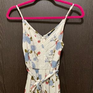American Eagle women’s floral jumper size: 00